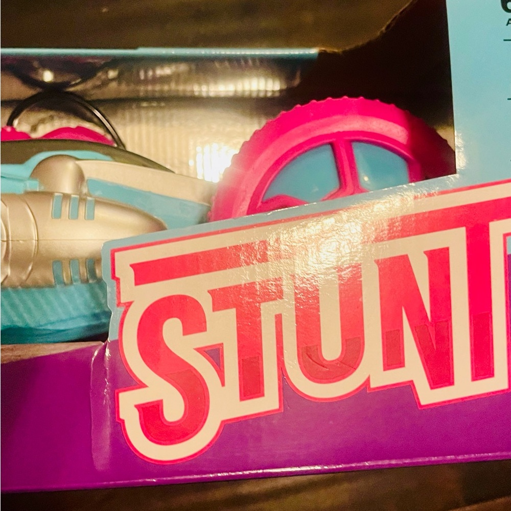 Stunt Car - Blue and Pink - Picture 3 of 3